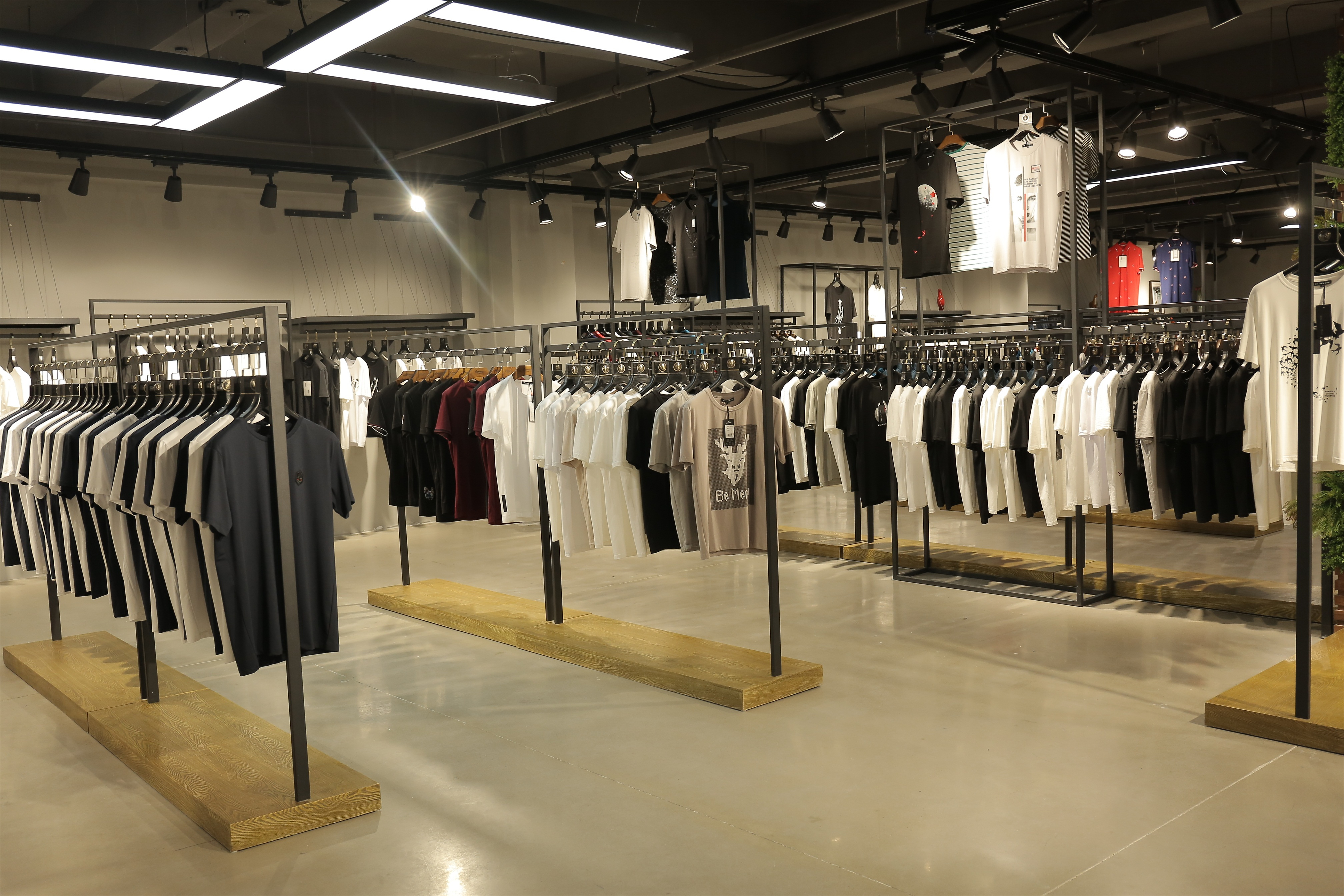 服裝要去哪進貨?怎么尋找服裝批發(fā)貨源呢?